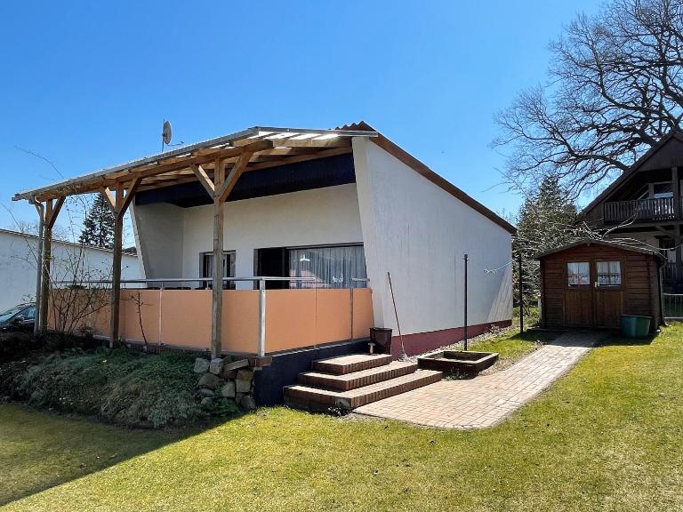 Gemütlicher Bungalow an der Mecklenburgischen Seenplatte - B&B Jabel
