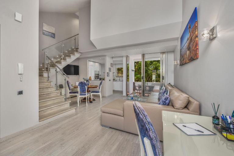 Renovated Vilamoura Penthouse Near Marina & Beach - Chambres d'hôtes Vilamoura
