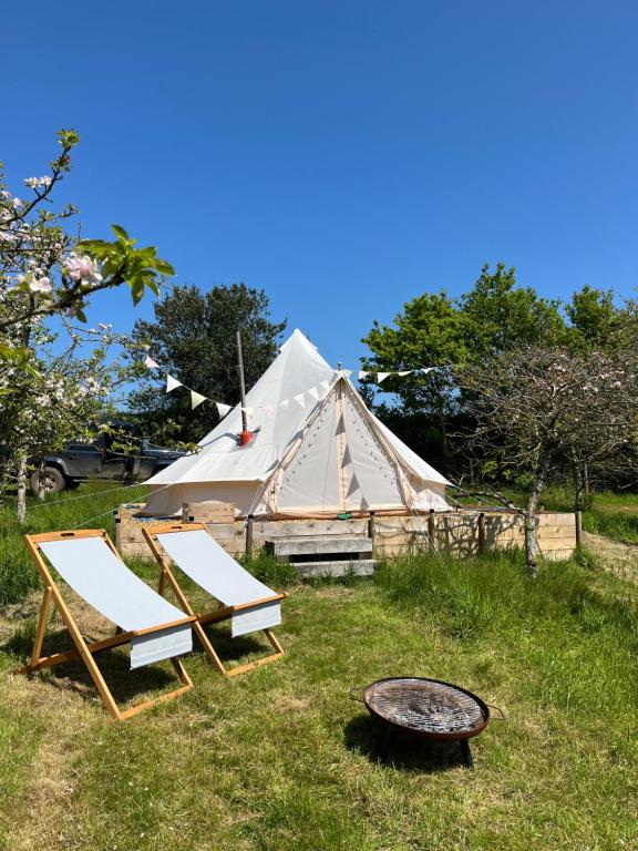 Bowhayes Farm - Camping & Glamping - Bell Tents - Cider Orchard - B&B Venn Ottery