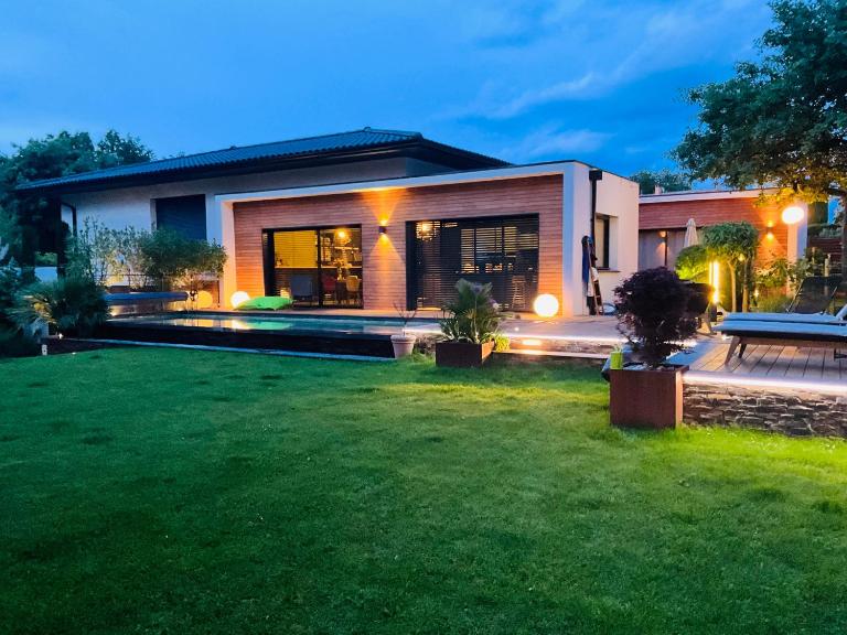la villa du Lys Toulouse Occitanie Piscine & golf - B&B Seilh