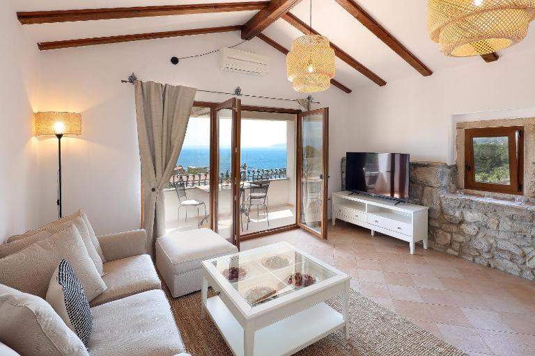 Villa Fani with Jacuzzi - B&B Ičići