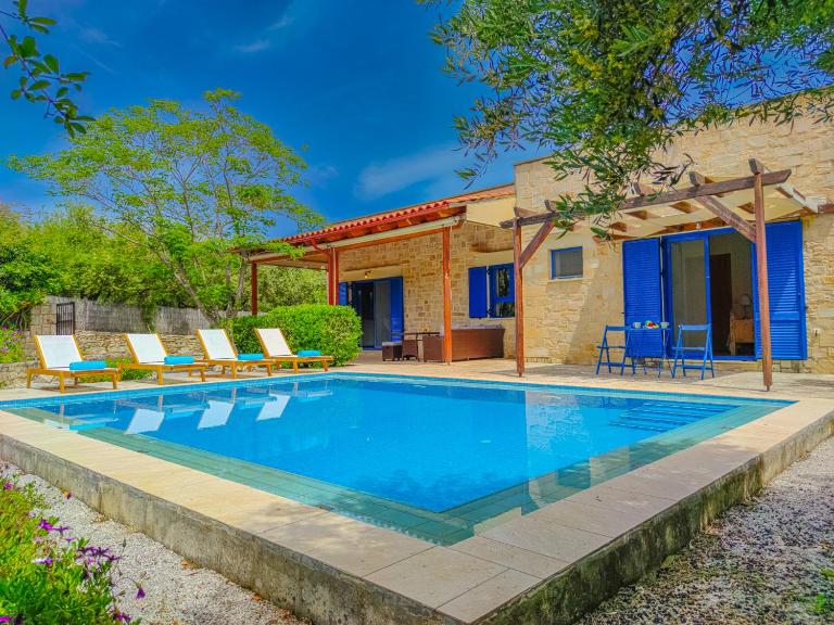 Lemon Tree Villa with Private Pool and Starlink Internet - B&B Fres