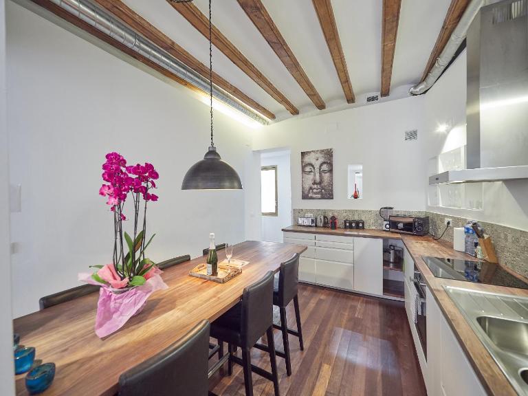 BarcelonaForRent Alessandra Ramblas - B&B Barcelona