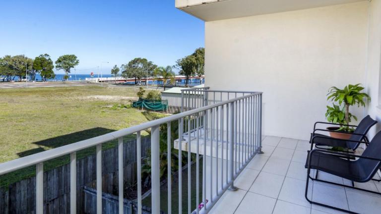 Stylish Unit With Water Views - Ferienwohnung Bulwer