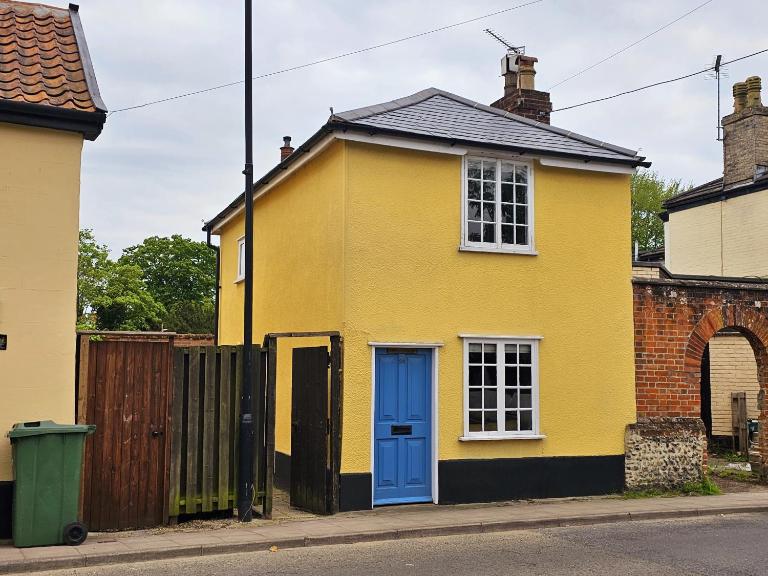 Perfectly Located Pretty Cottage - B&B Diss