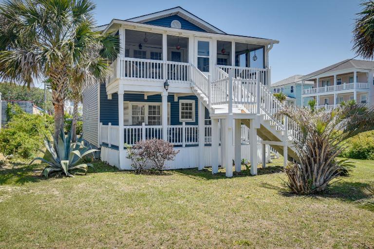 Walk to Water: Coastal-Chic Home Near Myrtle Beach - Chambres d'hôtes Myrtle Beach