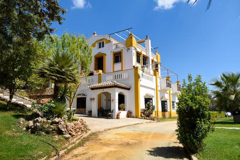 Finca La Lola - Secluded Andalusian Finca for Groups of up to 20 Guests - B&B Archidona