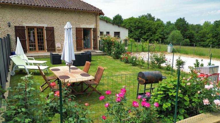 Chez Lucia a 15min de Perigueux à 6km autoroute A89 - B&B Église-Neuve-de-Vergt
