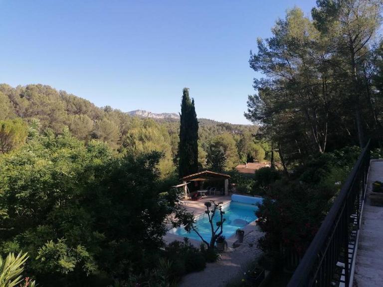 Magnifique villa avec piscine - Bed and Breakfast La Bouilladisse
