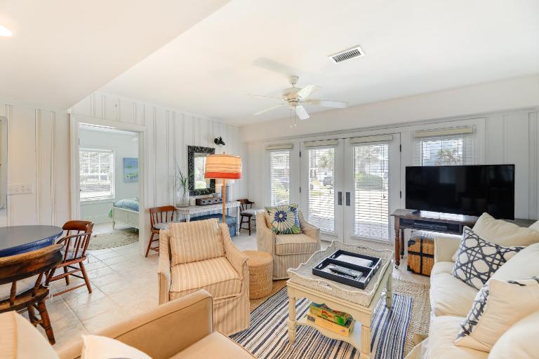 Atlantic Beach Condo - Walk to Beaches! - B&B Atlantic Beach