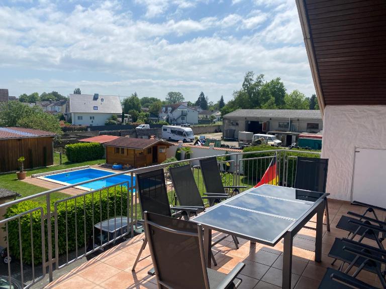 Ferienwohnungen zur Elz - Traumhafte 160 qm Wohnung mit Pool und Garten Nähe des Europaparks - Bed and Breakfast Kappel-Grafenhausen