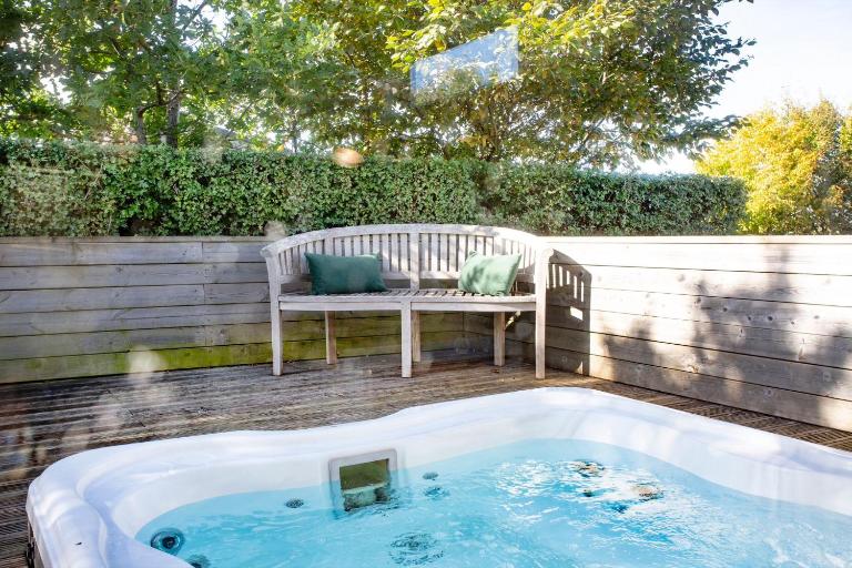 The Sleights, Strawberryfield Park - Hot Tub - Free WiFi & Parking - Pets Allowed 2 - B&B Cheddar