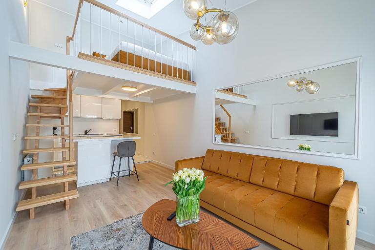 Modern Loft Apartment w/free parking No.3 - Chambres d'hôtes Marijampolė