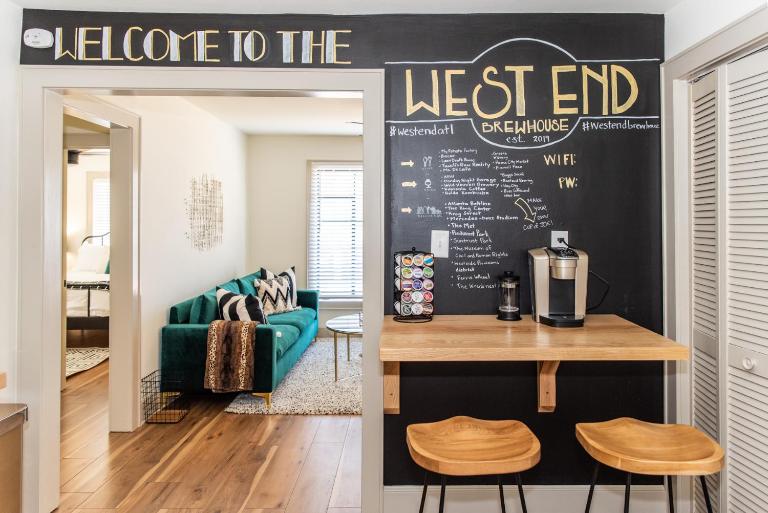 Modern 2BR Stay In Historic West End Near Downtown - B&B Atlanta