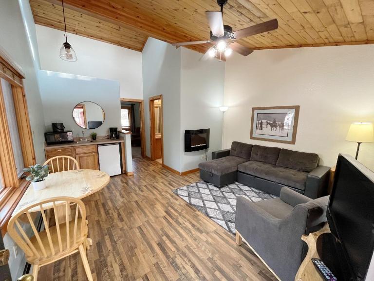 Cabin A Suite Bed and Breakfast - B&B Woodland Park
