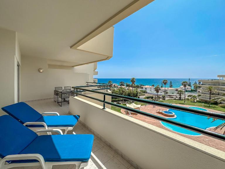 Luxury Apart wStunning Sea Views, Walk Beach - B&B Albufeira