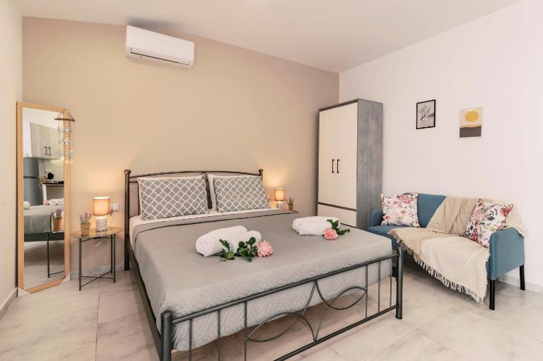 Fay's Suites - B&B Ialysós