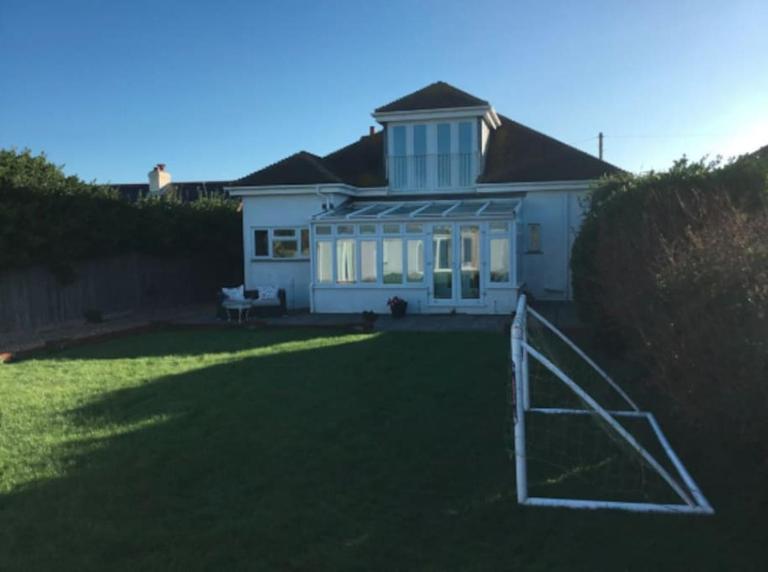 2100 Sq Ft Beach House with large garden - Chambres d'hôtes Earnley