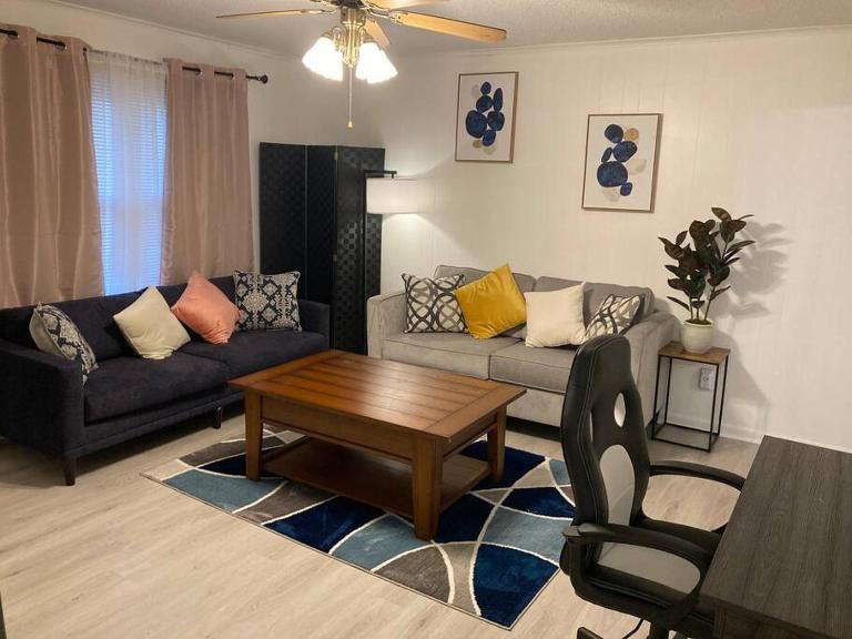 Comfortable and quiet apartment minutes from downtown in Thomasville! - Bed and Breakfast Thomasville