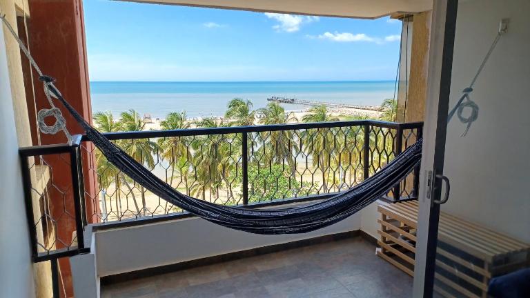 R3 Apartamento muy comodo y seguro perfecto para trabajar o vacacionar con balcón al mar - B&B Riohacha