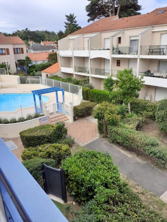 APPARTEMENT AU CALME AVEC PISCINE ET PARKING dans résidence securisée - Chambres d'hôtes Saint-Jean-de-Monts