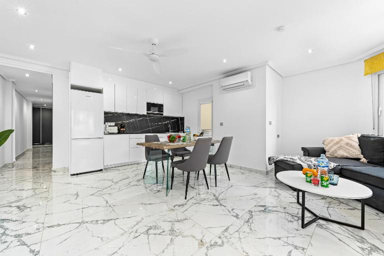 Apolo beach front - sea view luxury apartment - B&B Torrevieja