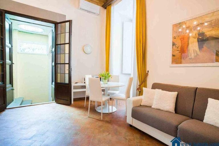 Rossini Apartment With private Entrance - B&B Florence