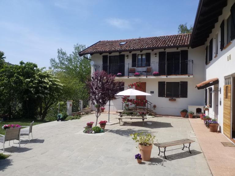 Casa Langhe di Mango - Barolo - Bed and Breakfast Mango