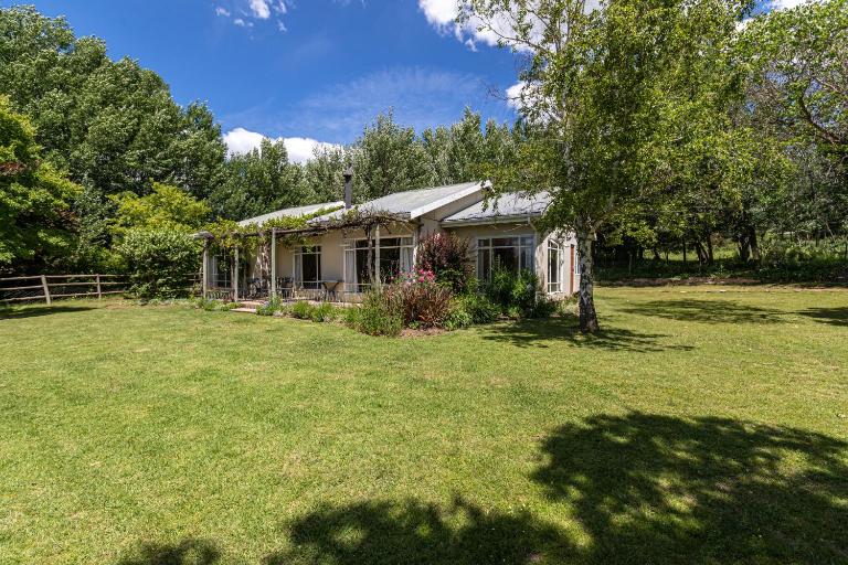 Lowestoffe Country Lodge - Trout - Bed and Breakfast Hogsback