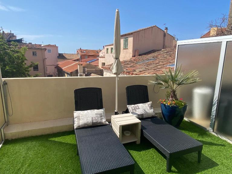 Au Coeur de Bandol T2 climatisé avec terrasse et garage - Chambres d'hôtes Bandol