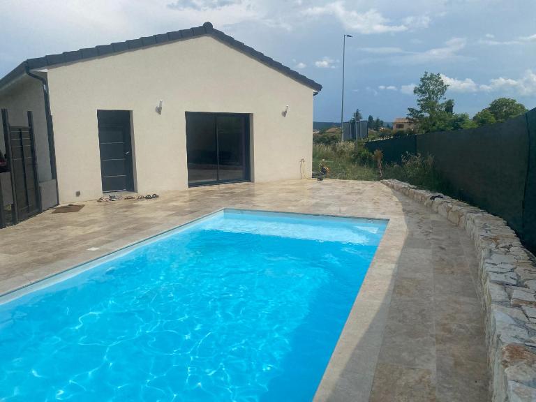 Villa moderne avec piscine Aubenas - B&B Saint-Étienne-de-Fontbellon