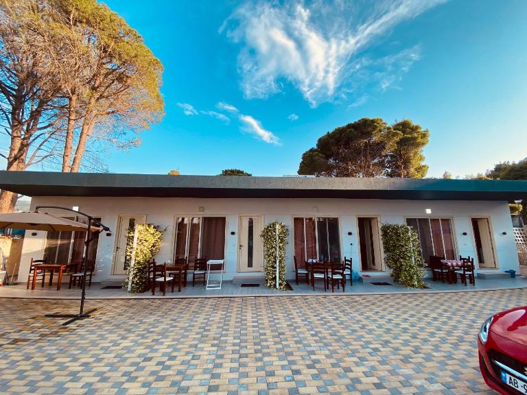 "Seaside Pines" Apartments - B&B Vlore