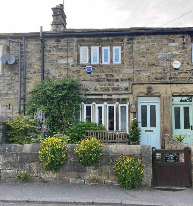 17th Century Cottage with Hidden Garden - B&B Oakworth