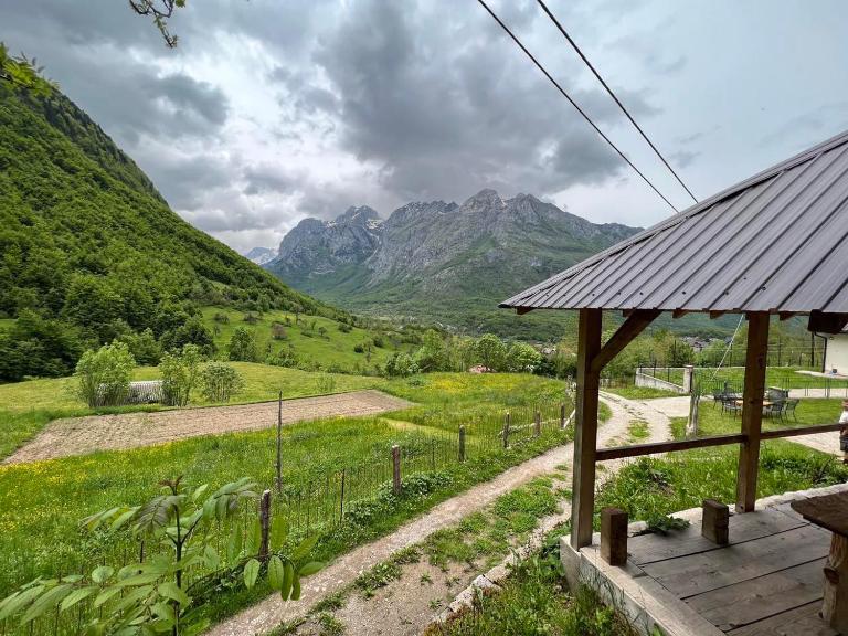 Nature Guesthouse Vuthaj - B&B Vusanje