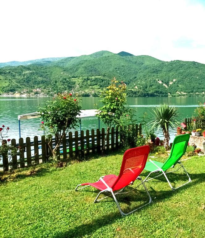 Dina apartman Jablaničko jezero - B&B Konjic