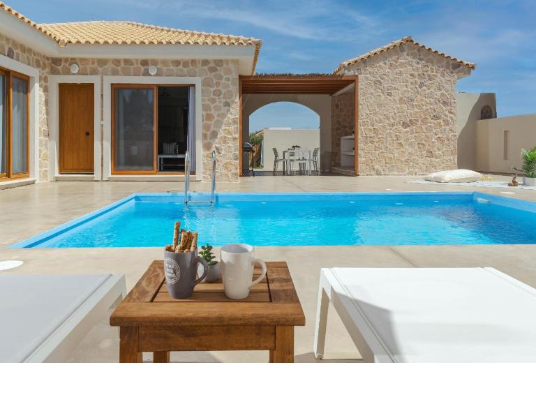 Villa Aqua - Laganas Stone Villas - Bed and Breakfast Laganás