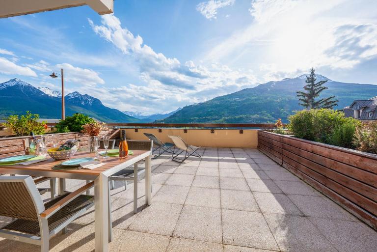 Le 32 Panoramique, Plein soleil, tout confort - B&B Briançon