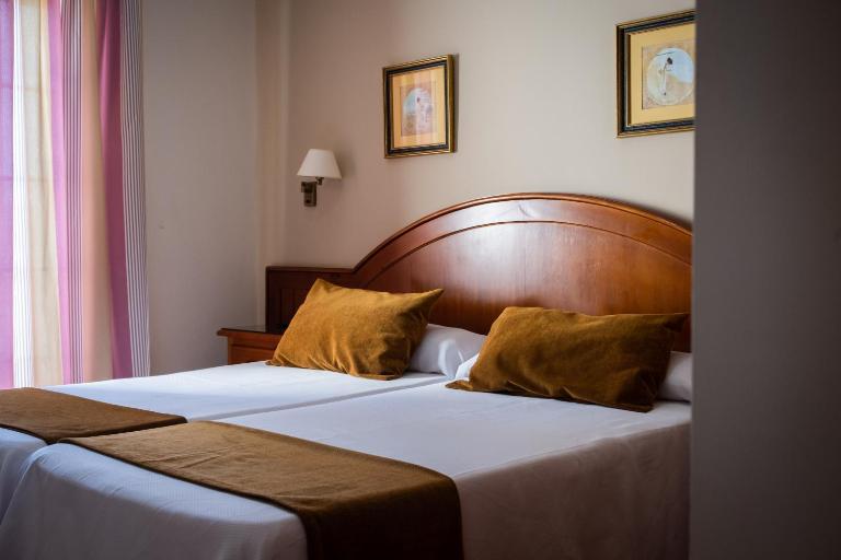 Hostal Cabo Roche - B&B Conil de la Frontera