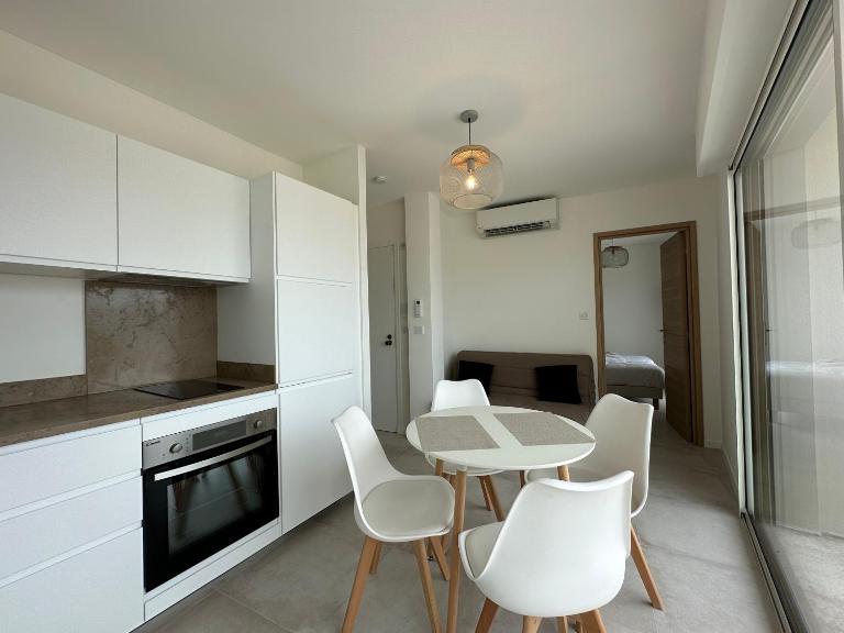 Superbe T2 en dernier étage - B&B Antibes