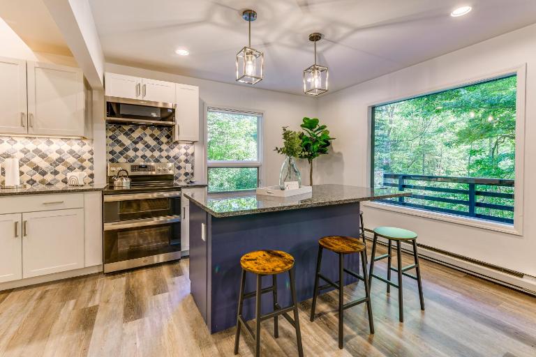 Modern Waynesville Cabin ~ 9 Mi to Lake Junaluska! - B&B Waynesville
