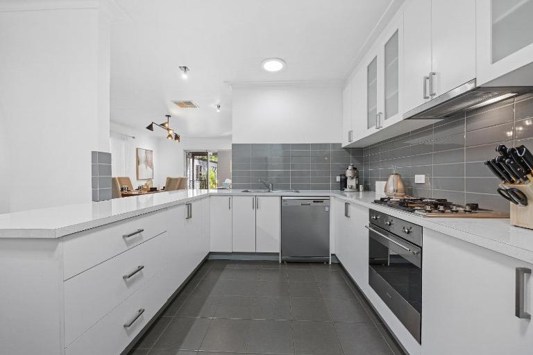 Ballarat Cozy Cottage for Families, Sleeps 8, Pet Friendly, Big backyard, Parking for 4 cars, Close to Shopping mall - B&B Ballarat