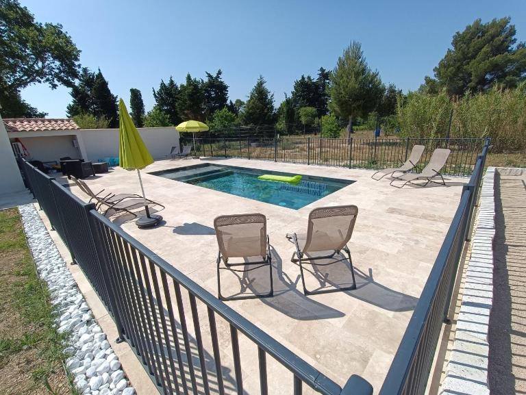 Maison indépendante avec piscine, 10min Avignon - B&B Pujaut