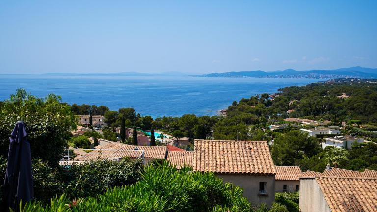 Duplex vue mer avec piscine à Boulouris - Chambres d'hôtes Drammont