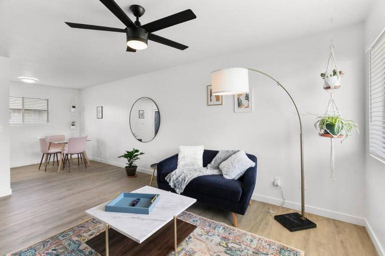 Contemporary Condo in Central Biltmore - B&B Phoenix