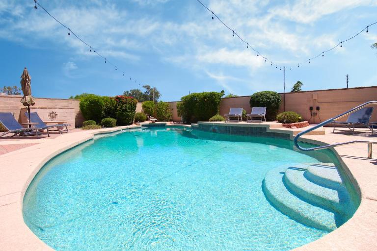 Luxurious Scottsdale Guesthouse by the Pool - Bed and Breakfast Phoenix