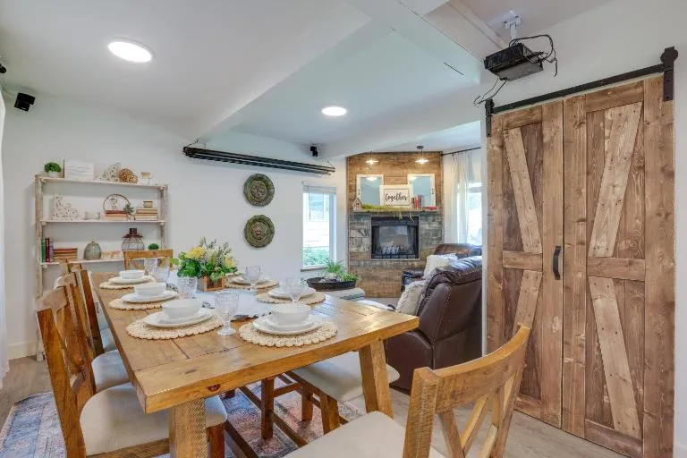 Farmhouse w/ Private Hot Tub < 1 Mile to Birch Bay - Chambres d'hôtes Blaine