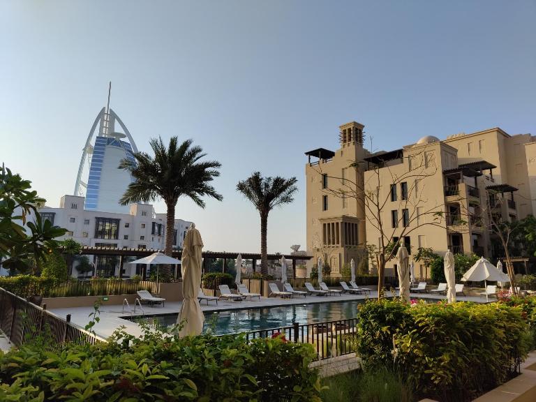 Ultimate Stay - Luxury 2BR Apartment with Iconic Burj Al Arab View from the Swimming Pool - Ferienwohnung Dubai