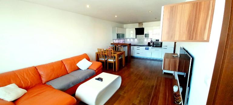 Modern apartment, 300m from Main Street and Aupark - Chambres d'hôtes Košice