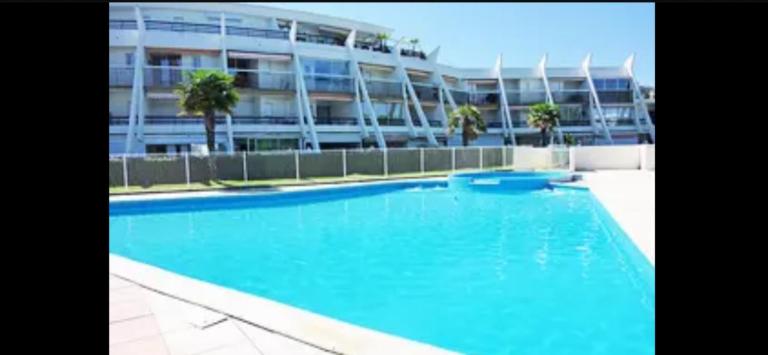 Studio piscine plages à pied - B&B La Grande-Motte