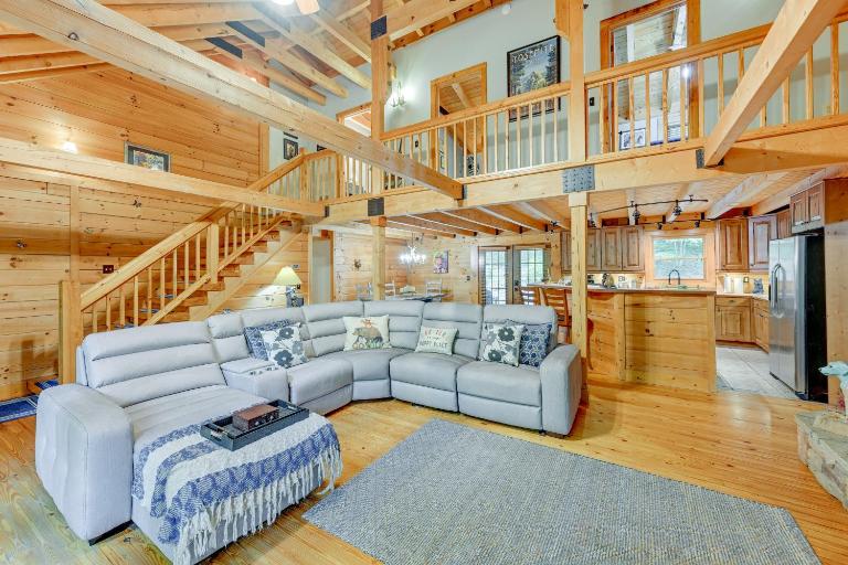 Scenic Blue Ridge Cabin Rental w/ Resort Amenities - Chambres d'hôtes Sapphire